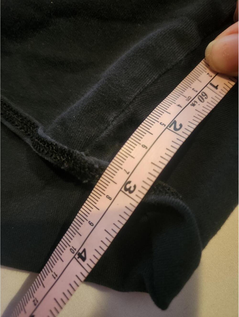 Nike Black Short Shorts. Womens Size Medium. 3 inch inseam. Good condition - Picture 3 of 5